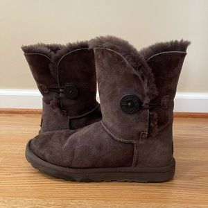 UGG Bailey Button